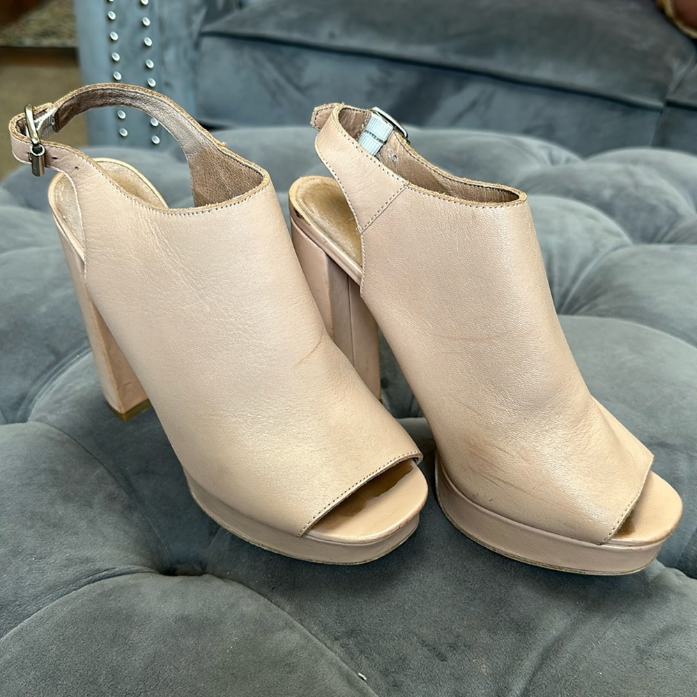 Jeffrey Campbell Platform Heels mules cream colored leather sz 5.5